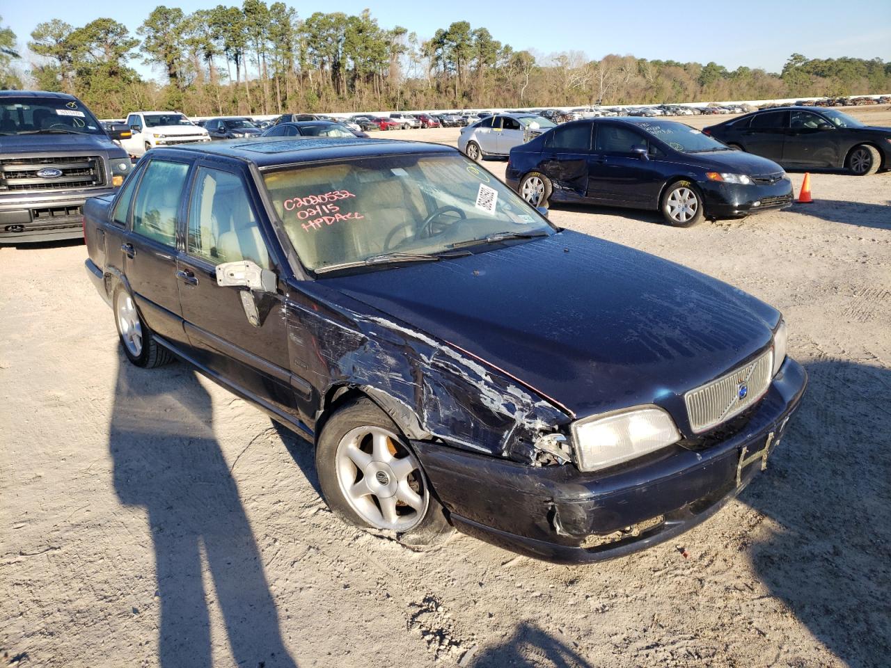 VOLVO S70 1998 with VIN YV1LS557XW1552449 - Photo from auction