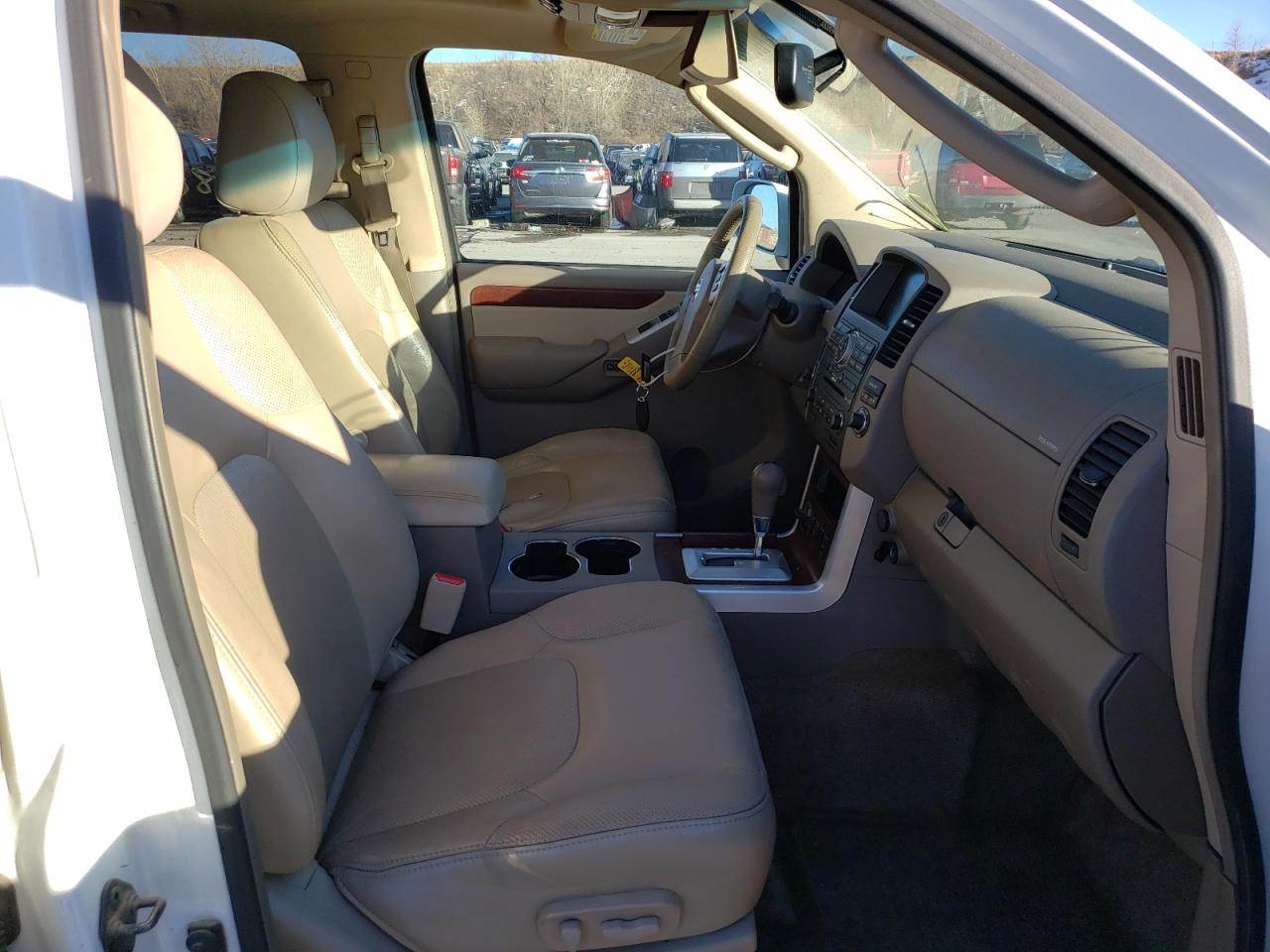 Photo 5 from auction – 2011 NISSAN PATHFINDER with VIN 5N1AR1NB4BC609342