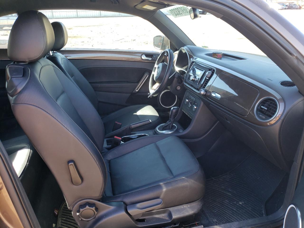 Photo 5 from auction – 2012 VOLKSWAGEN BEETLE with VIN 3VWJP7AT2CM604603