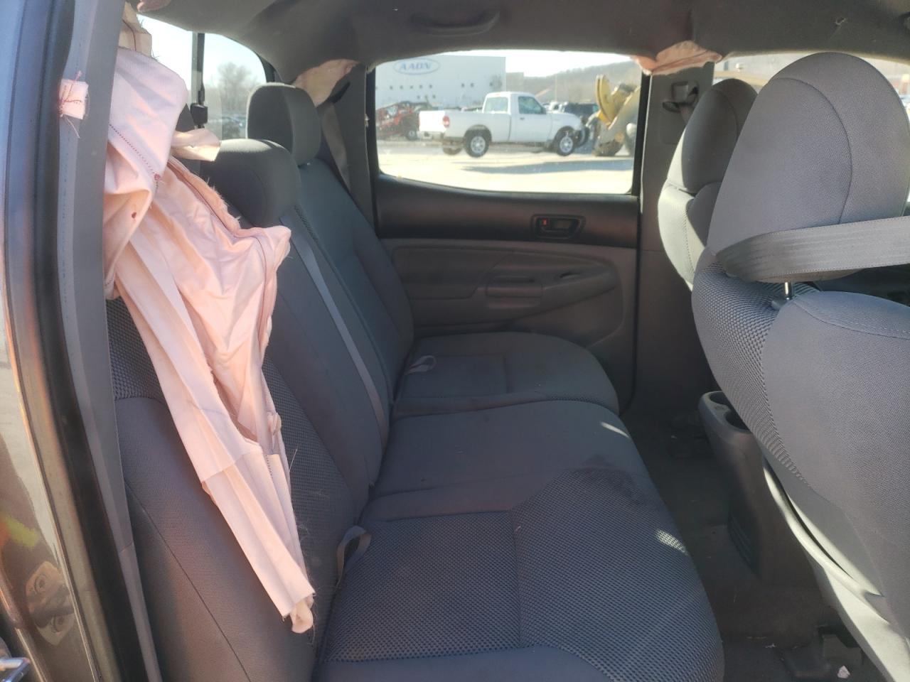 Photo 6 from auction – 2011 TOYOTA TACOMA DOU with VIN 5TFLU4ENXBX010414