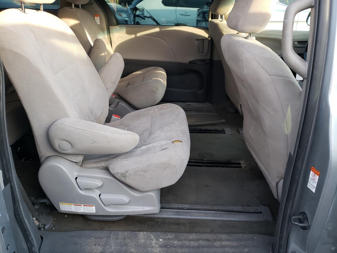 Photo 6 from auction – 2015 TOYOTA SIENNA with VIN 5TDZK3DC5FS629895