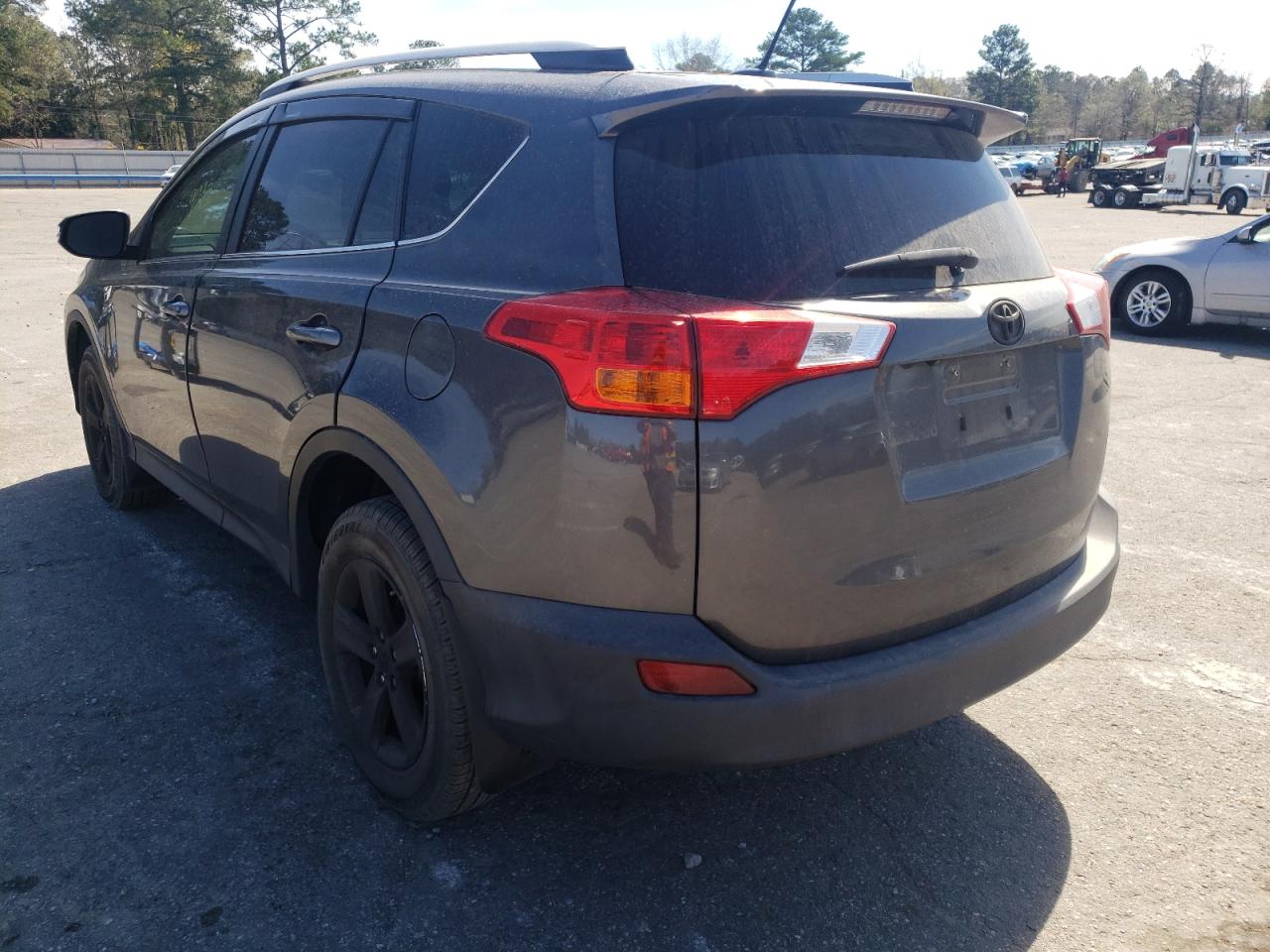 Photo 3 from auction – 2015 TOYOTA RAV4 XLE with VIN 2T3RFREV9FW250680