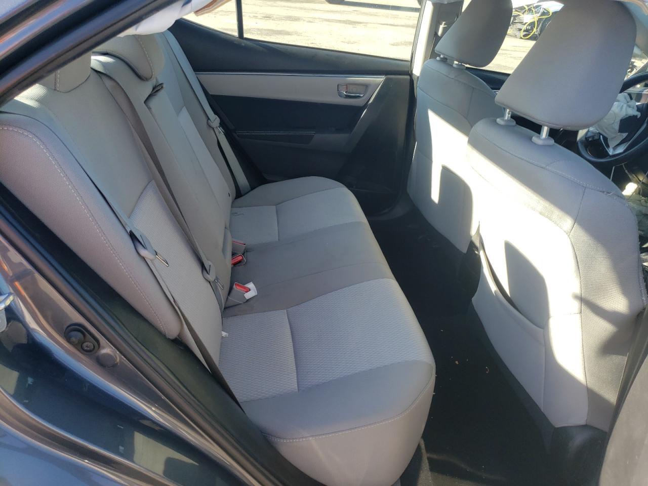 Zdjęcie 6 z aukcji – 2015 TOYOTA COROLLA L z VIN 5YFBURHE8FP339458