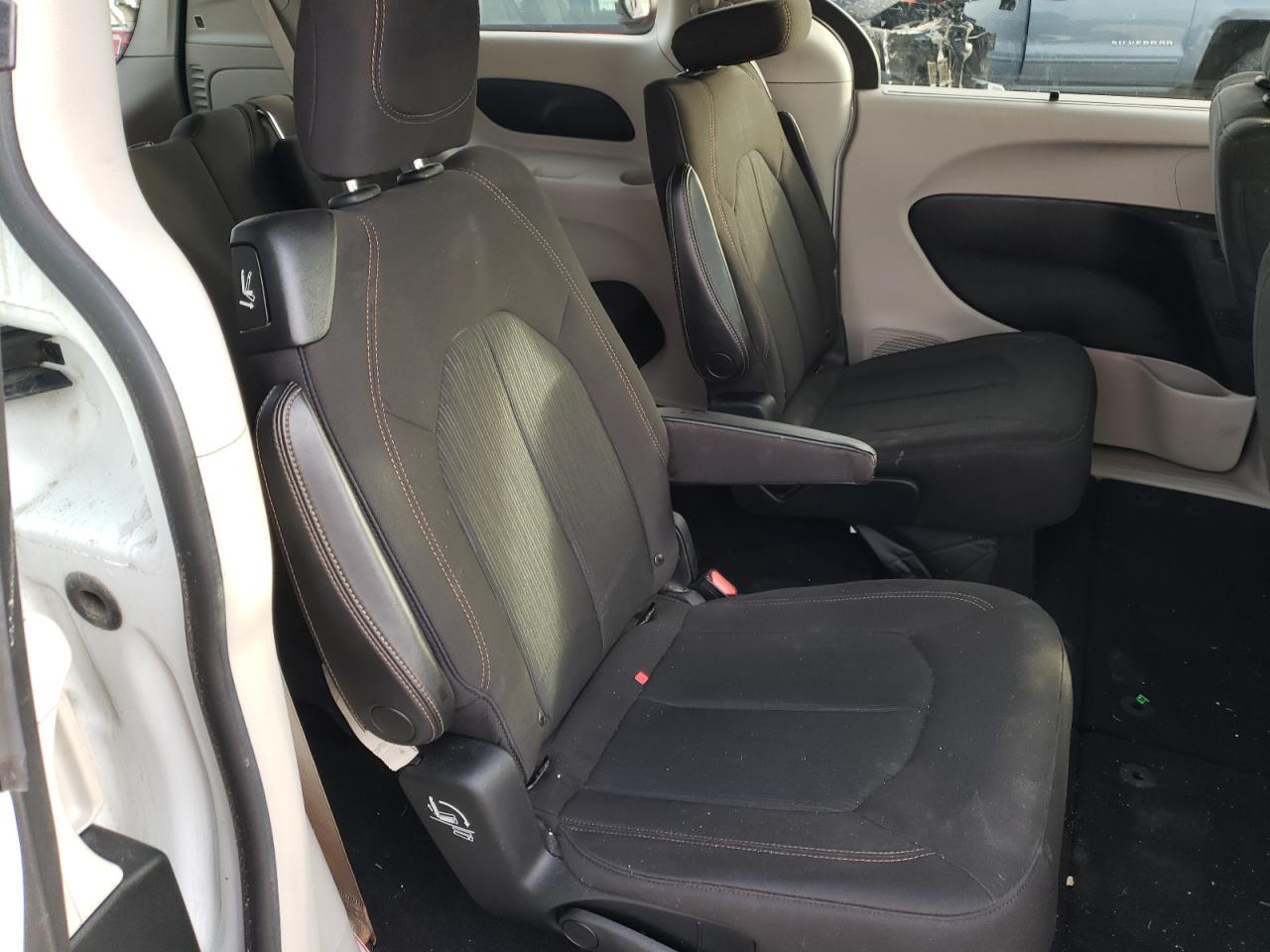 Photo 6 from auction – 2018 CHRYSLER PACIFICA T with VIN 2C4RC1FG4JR352210