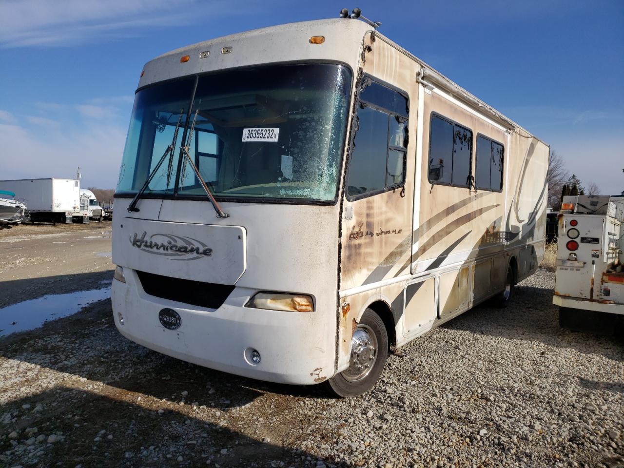Photo 2 from auction – 2004 FOUR HURRICANE with VIN 1F6NF53S140A04534