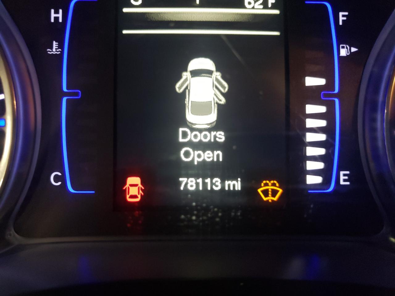 Photo 8 from auction – 2016 CHRYSLER 200 with VIN 1C3CCCAB6GN159659
