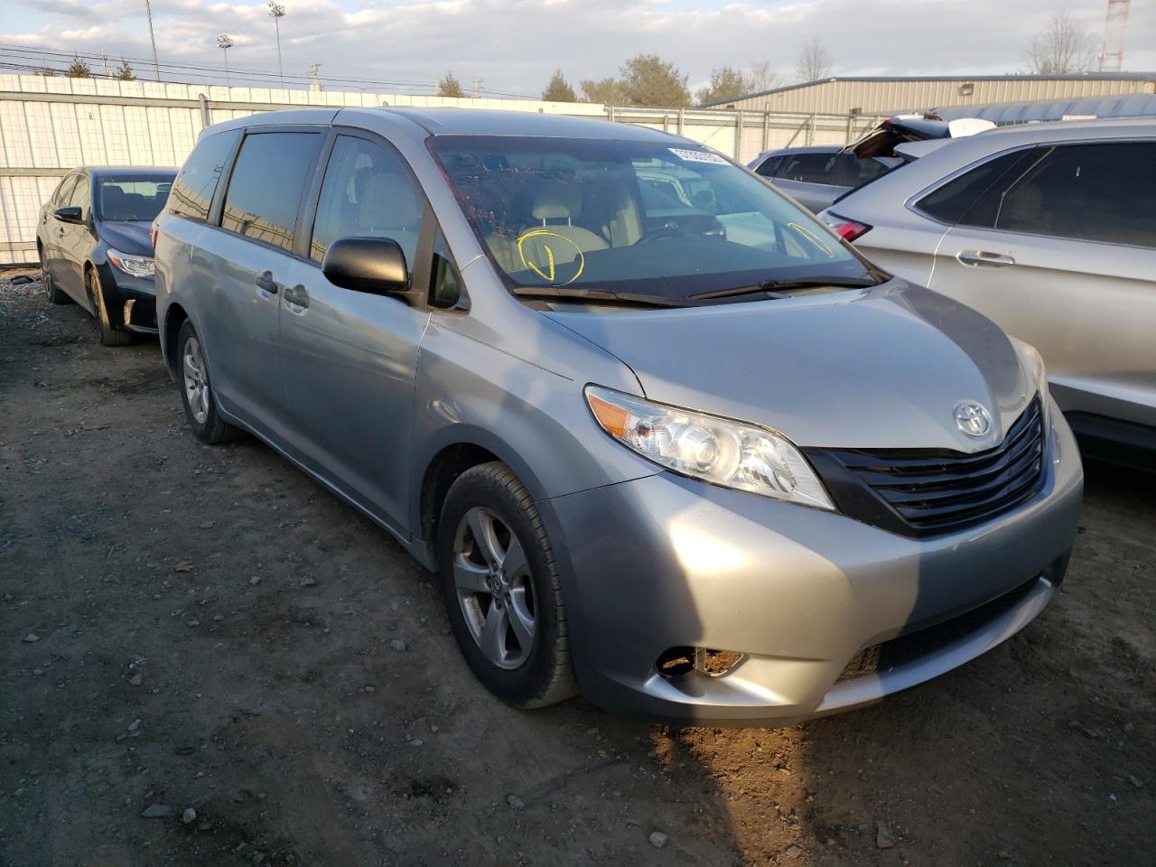 Photo 1 from auction – 2015 TOYOTA SIENNA with VIN 5TDZK3DC5FS629895