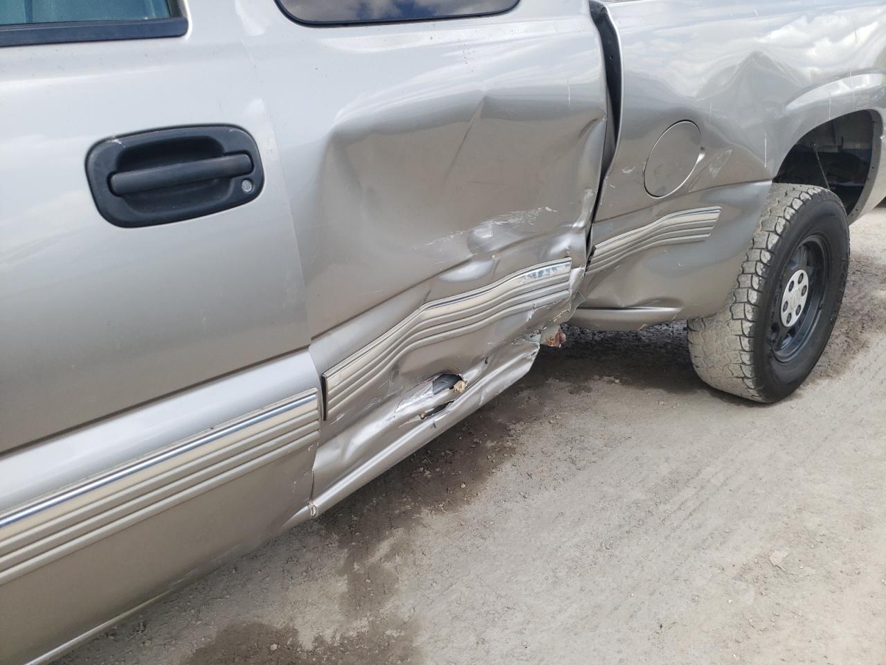 Photo 9 from auction – 2000 CHEVROLET SILVERADO with VIN 1GCEC19T0YZ157454