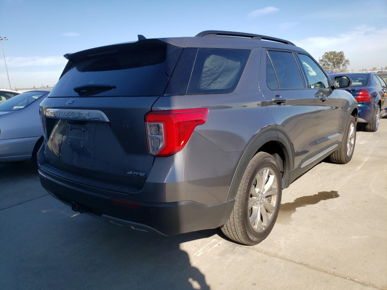 Photo 4 from auction – 2021 FORD EXPLORER X with VIN 1FMSK8DH2MGB96324