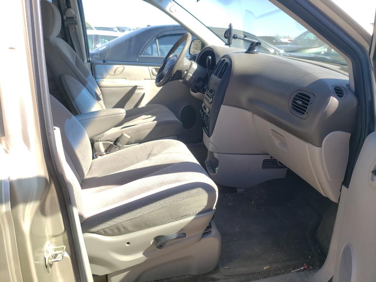 Photo 5 from auction – 2006 DODGE GRAND CARA with VIN 1D4GP24R46B577399