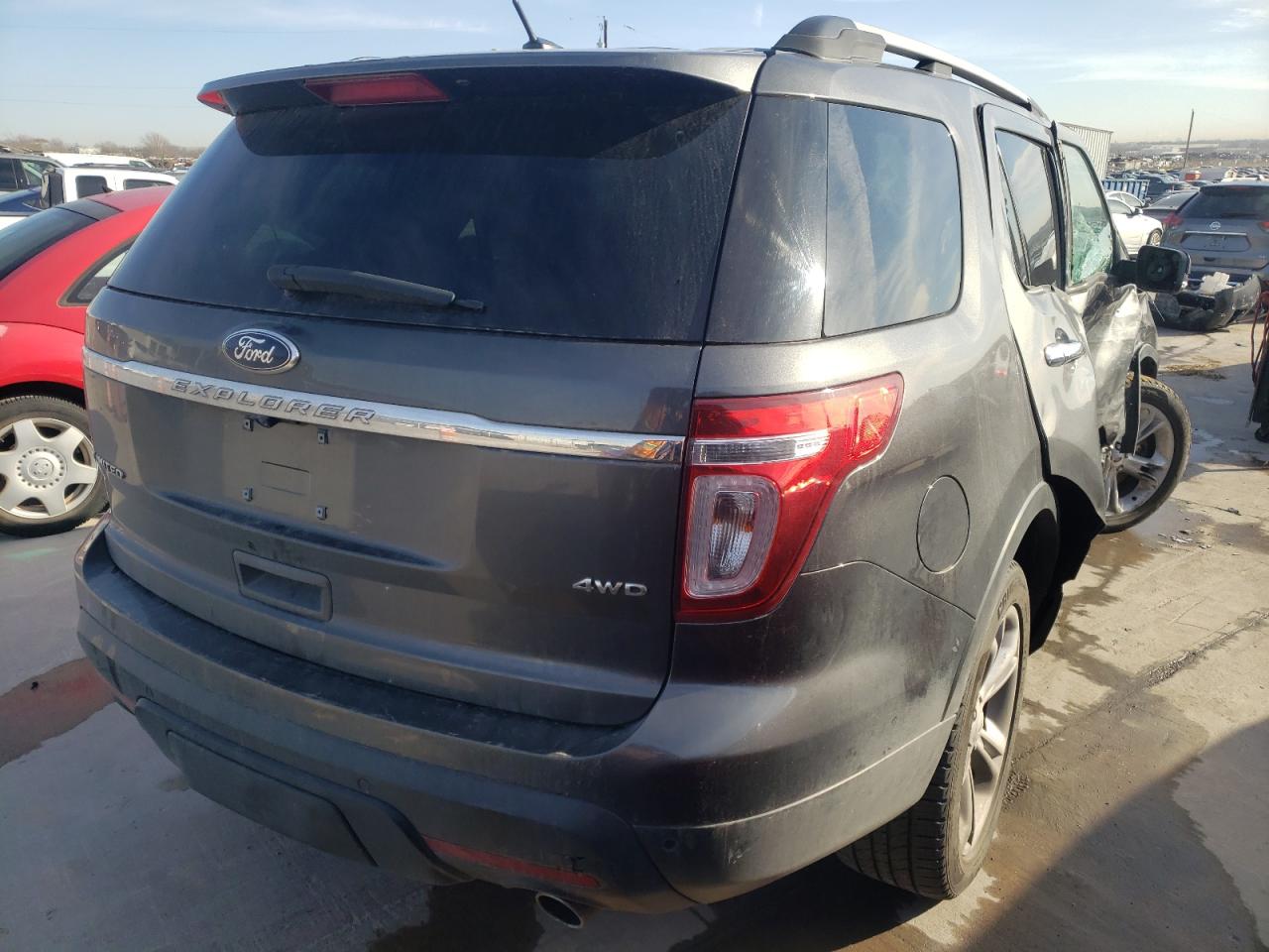 Photo 4 from auction – 2015 FORD EXPLORER L with VIN 1FM5K8F89FGB21374