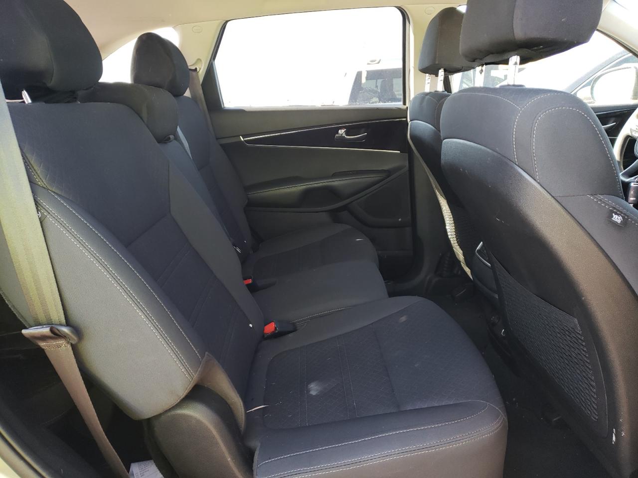 Photo 6 from auction – 2018 KIA SORENTO LX with VIN 5XYPGDA37JG402331