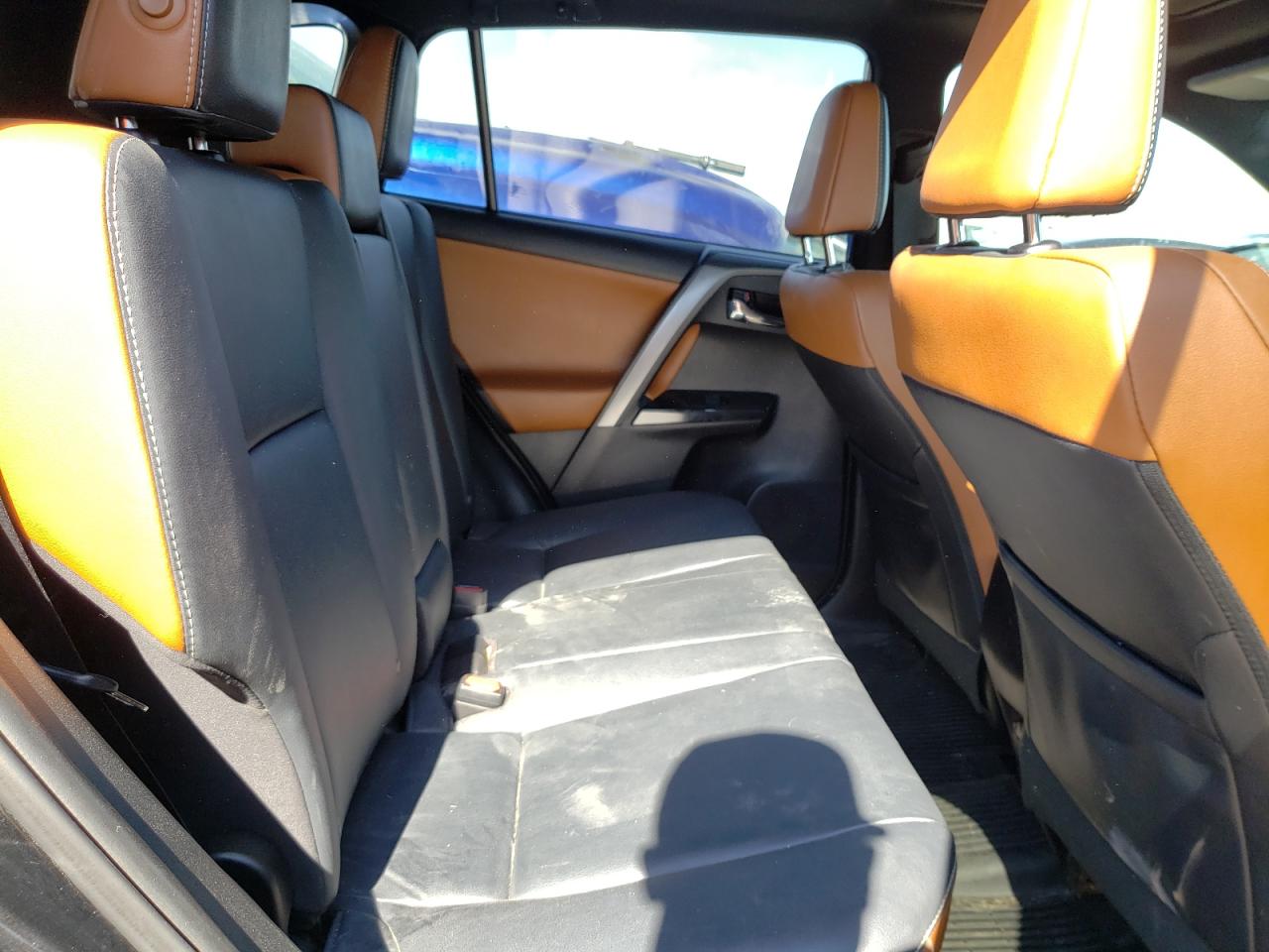 Photo 6 from auction – 2017 TOYOTA RAV4 SE with VIN 2T3JFREV0HW594558