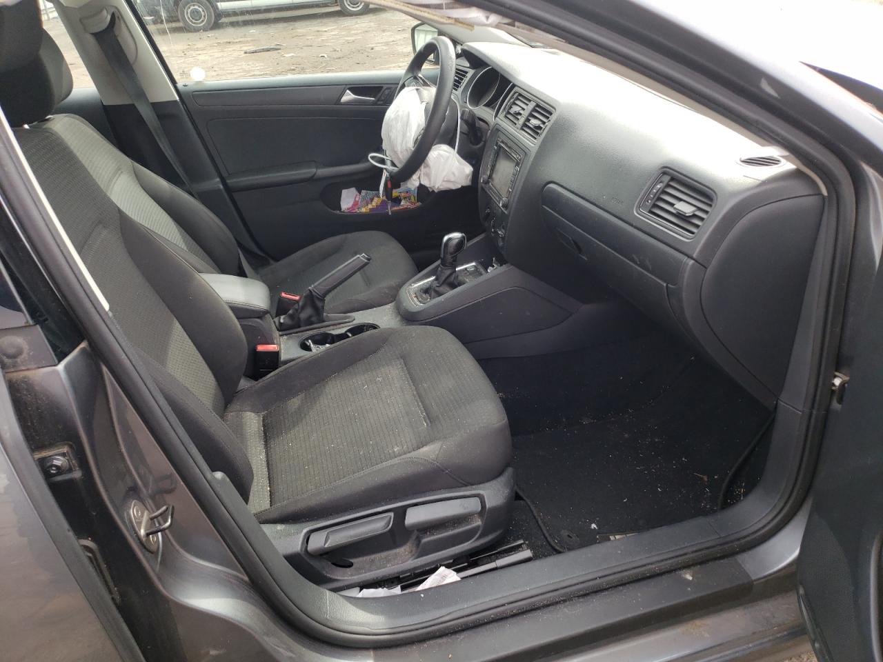 Photo 5 from auction – 2015 VOLKSWAGEN JETTA BASE with VIN 3VW2K7AJ3FM202398