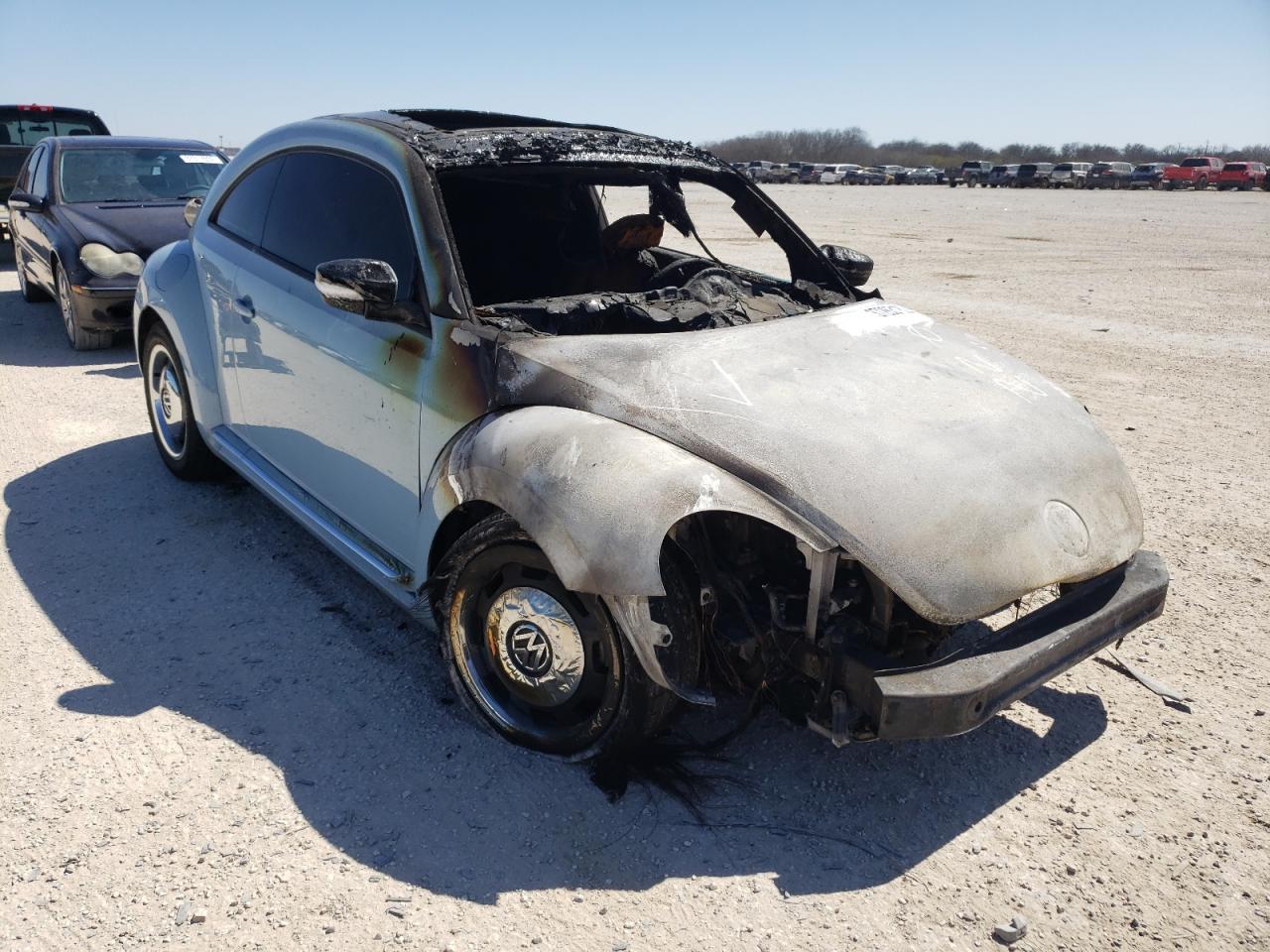 VOLKSWAGEN BEETLE 2012 with VIN 3VWHX7AT5CM653566 - Photo from auction
