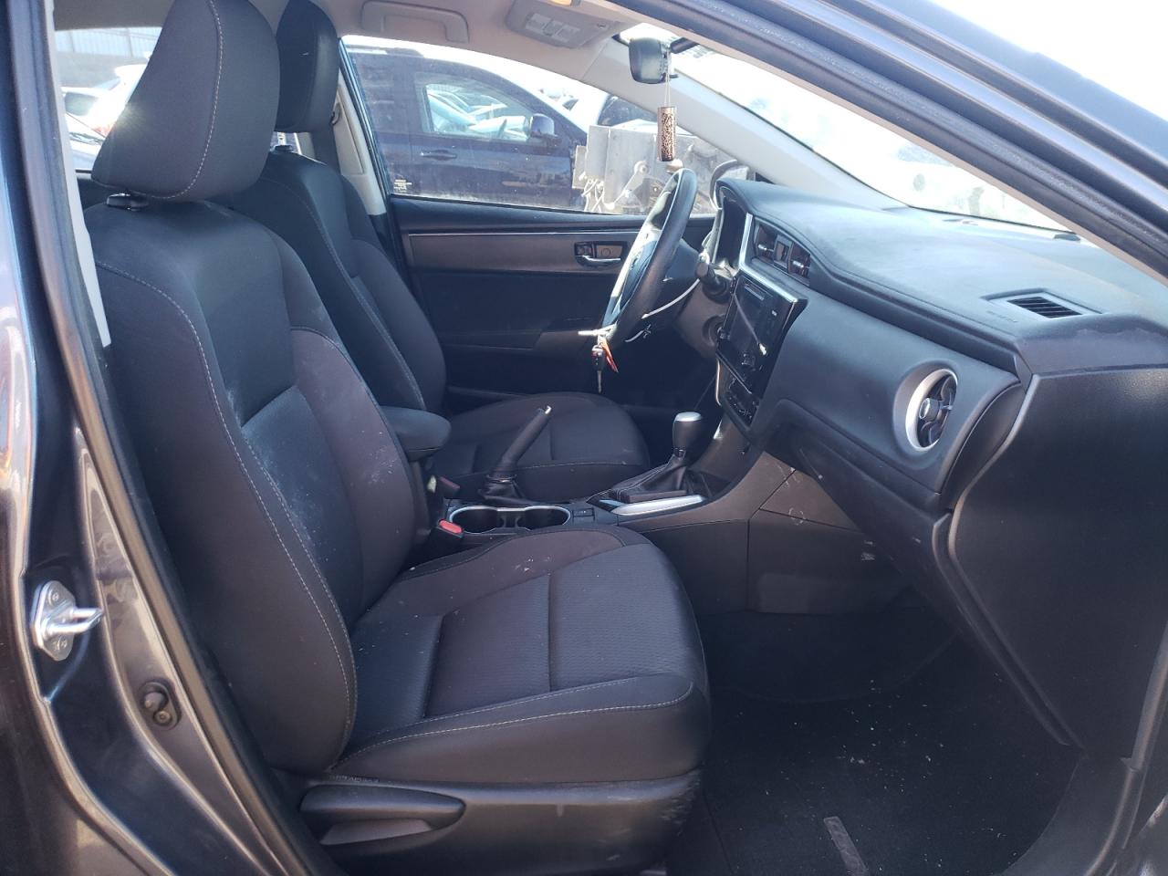 Photo 5 from auction – 2017 TOYOTA COROLLA L with VIN 5YFBURHEXHP608644