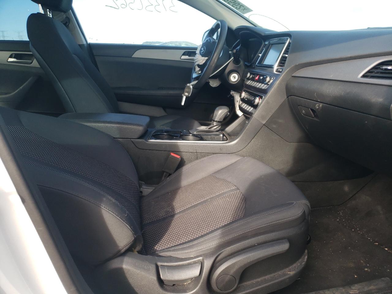 Photo 5 from auction – 2019 HYUNDAI SONATA SE with VIN 5NPE24AF7KH817093