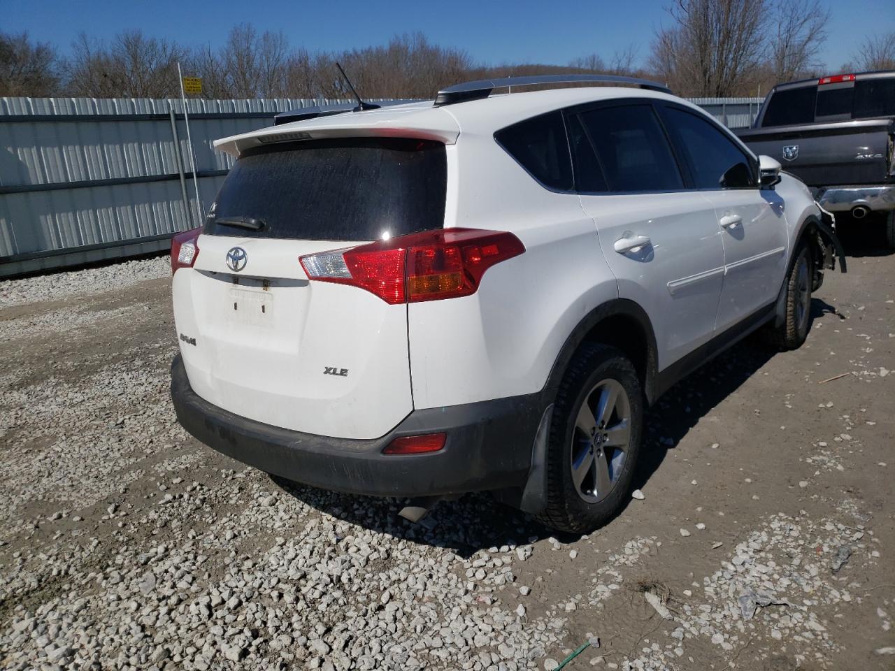Photo 4 from auction – 2015 TOYOTA RAV4 XLE with VIN 2T3WFREV4FW222014