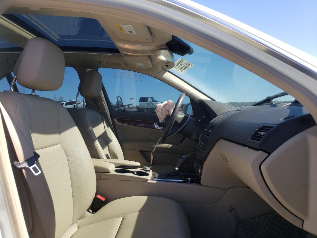 Photo 5 from auction – 2011 MERCEDES-BENZ C 300 with VIN WDDGF5EB6BR138716