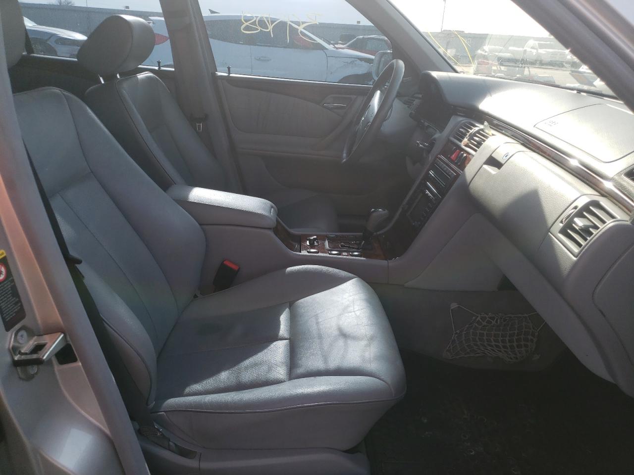 Photo 5 from auction – 2002 MERCEDES-BENZ E 320 with VIN WDBJF65J22B420257