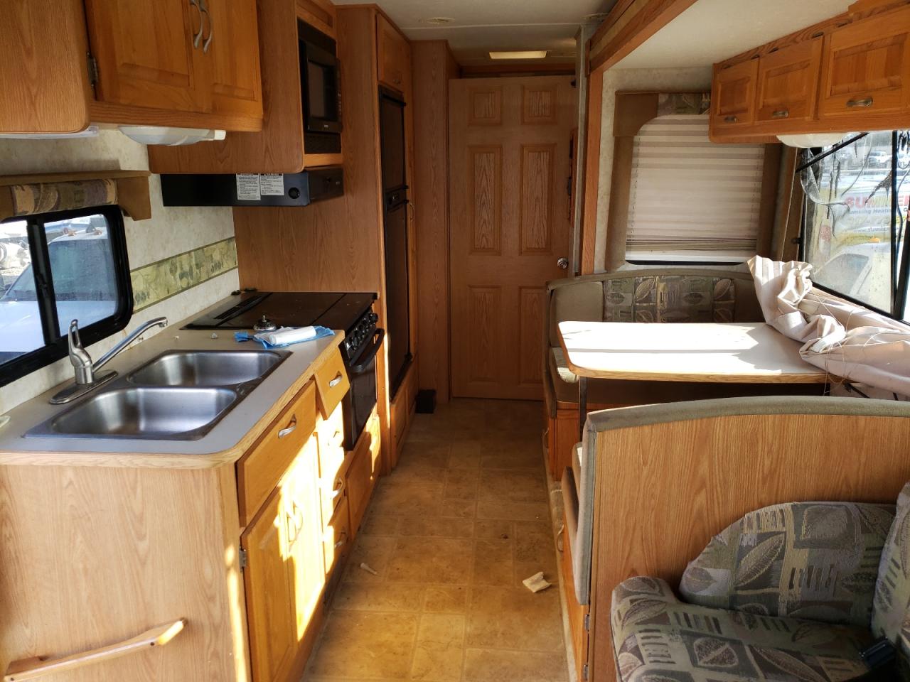 Photo 6 from auction – 2004 FOUR HURRICANE with VIN 1F6NF53S140A04534