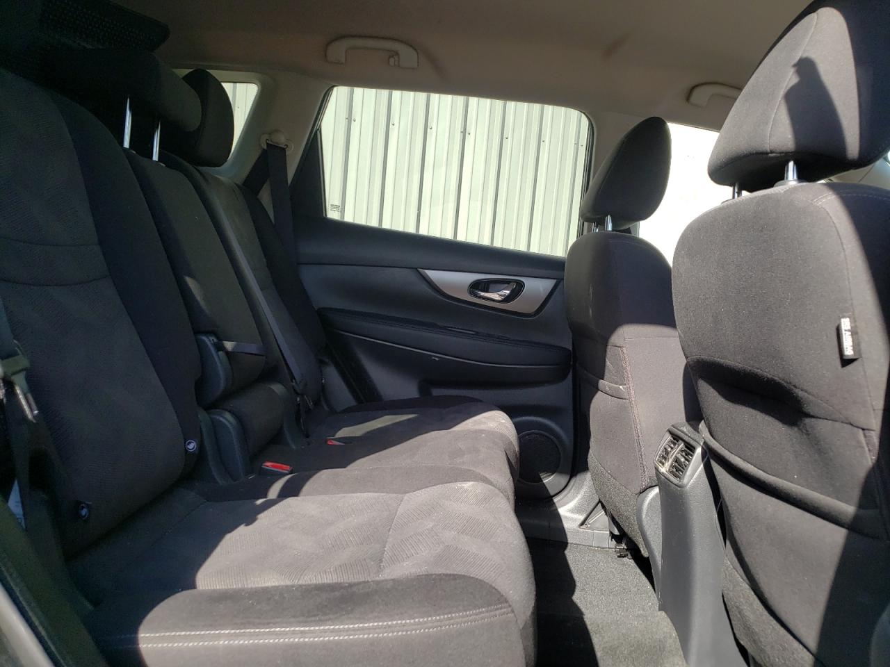Photo 6 from auction – 2016 NISSAN ROGUE S with VIN KNMAT2MT4GP722262