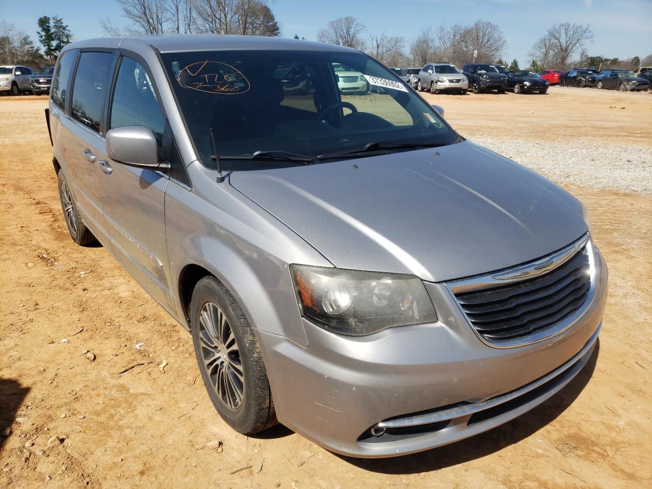 CHRYSLER TOWN & COU 2014 with VIN 2C4RC1HG4ER332591 - Photo from auction