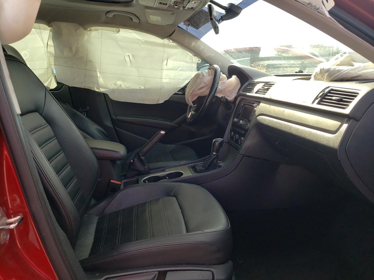 Photo 5 from auction – 2015 VOLKSWAGEN PASSAT SE with VIN 1VWBS7A30FC122902