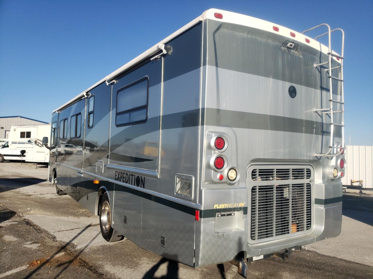 Photo 3 from auction – 2004 FREIGHTLINER CHASSIS X with VIN 4UZAAHBV24CM85427