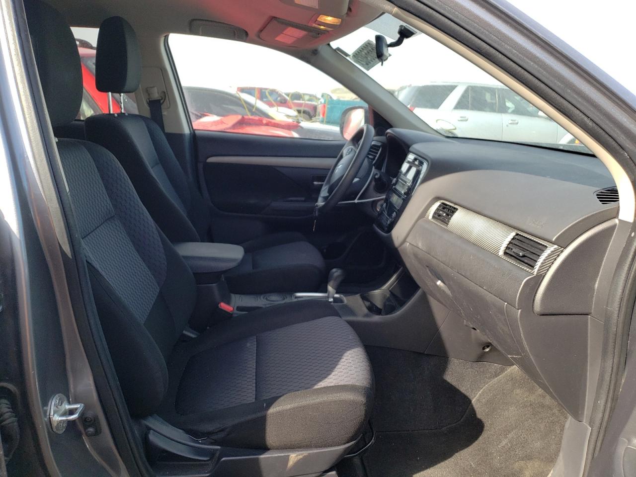 Photo 5 from auction – 2014 MITSUBISHI OUTLANDER with VIN JA4AD2A35EZ006385