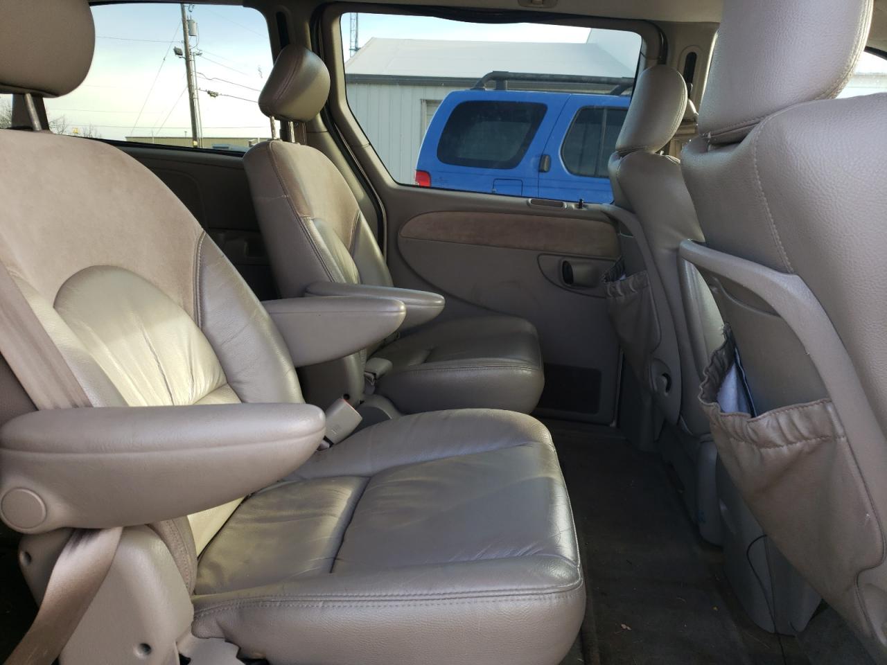 Photo 6 from auction – 2003 CHRYSLER TOWN & COU with VIN 2C8GP64L13R196038