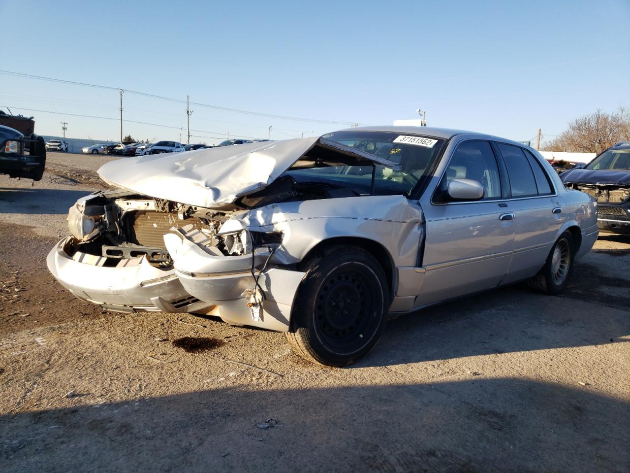 Photo 2 from auction – 2000 MERCURY GRAND MARQ with VIN 2MEFM75W3YX742179