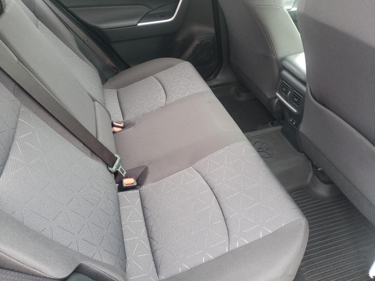 Photo 6 from auction – 2020 TOYOTA RAV4 XLE with VIN JTMP1RFV4LD051291