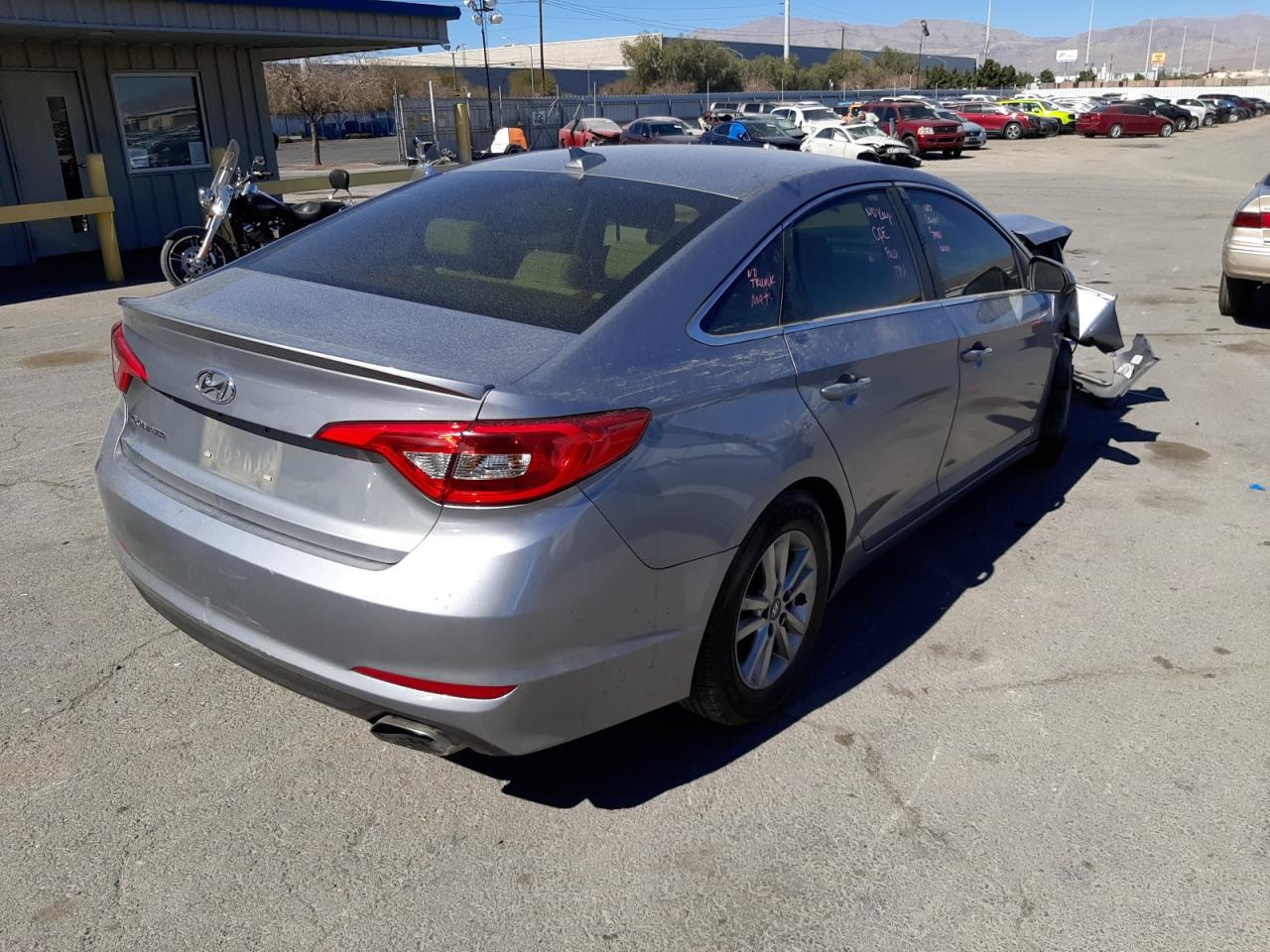Photo 4 from auction – 2017 HYUNDAI SONATA SE with VIN 5NPE24AF0HH527965