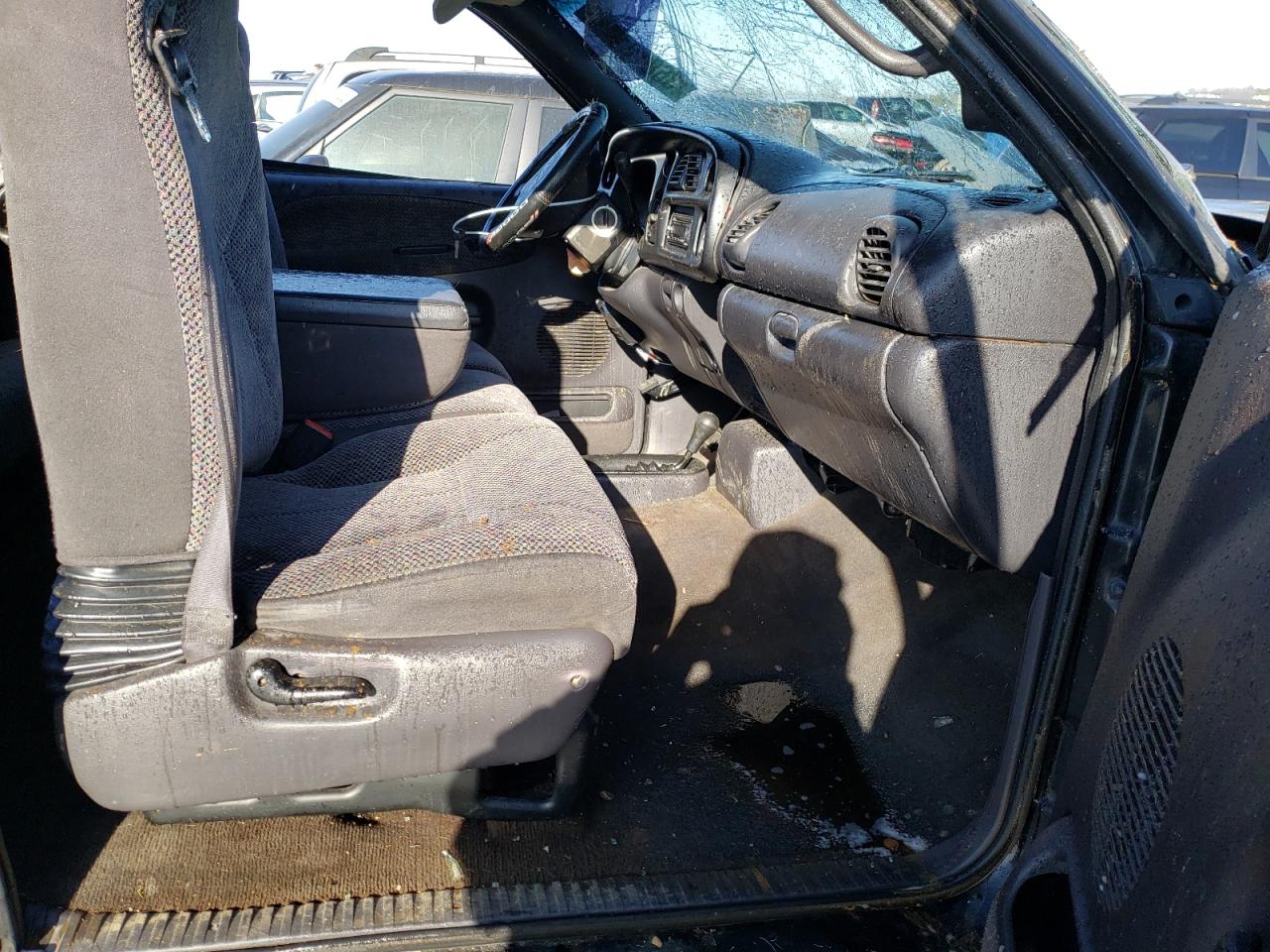 Photo 5 from auction – 1999 DODGE RAM 1500 with VIN 3B7HF13Y7XG168135
