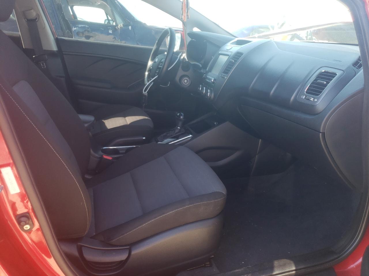 Photo 5 from auction – 2017 KIA FORTE LX with VIN 3KPFL4A75HE101199
