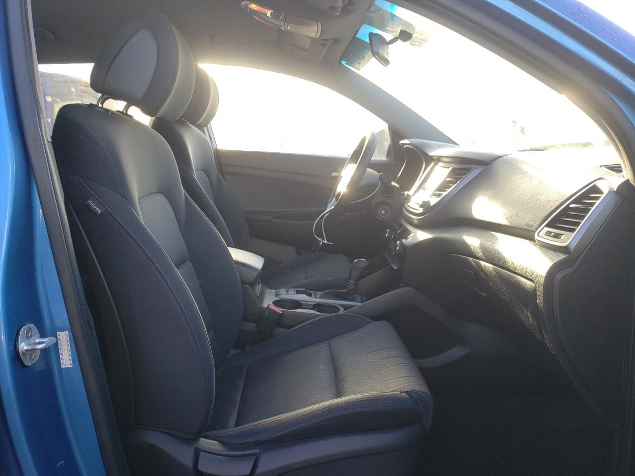 Photo 5 from auction – 2016 HYUNDAI TUCSON LIM with VIN KM8J3CA41GU074685