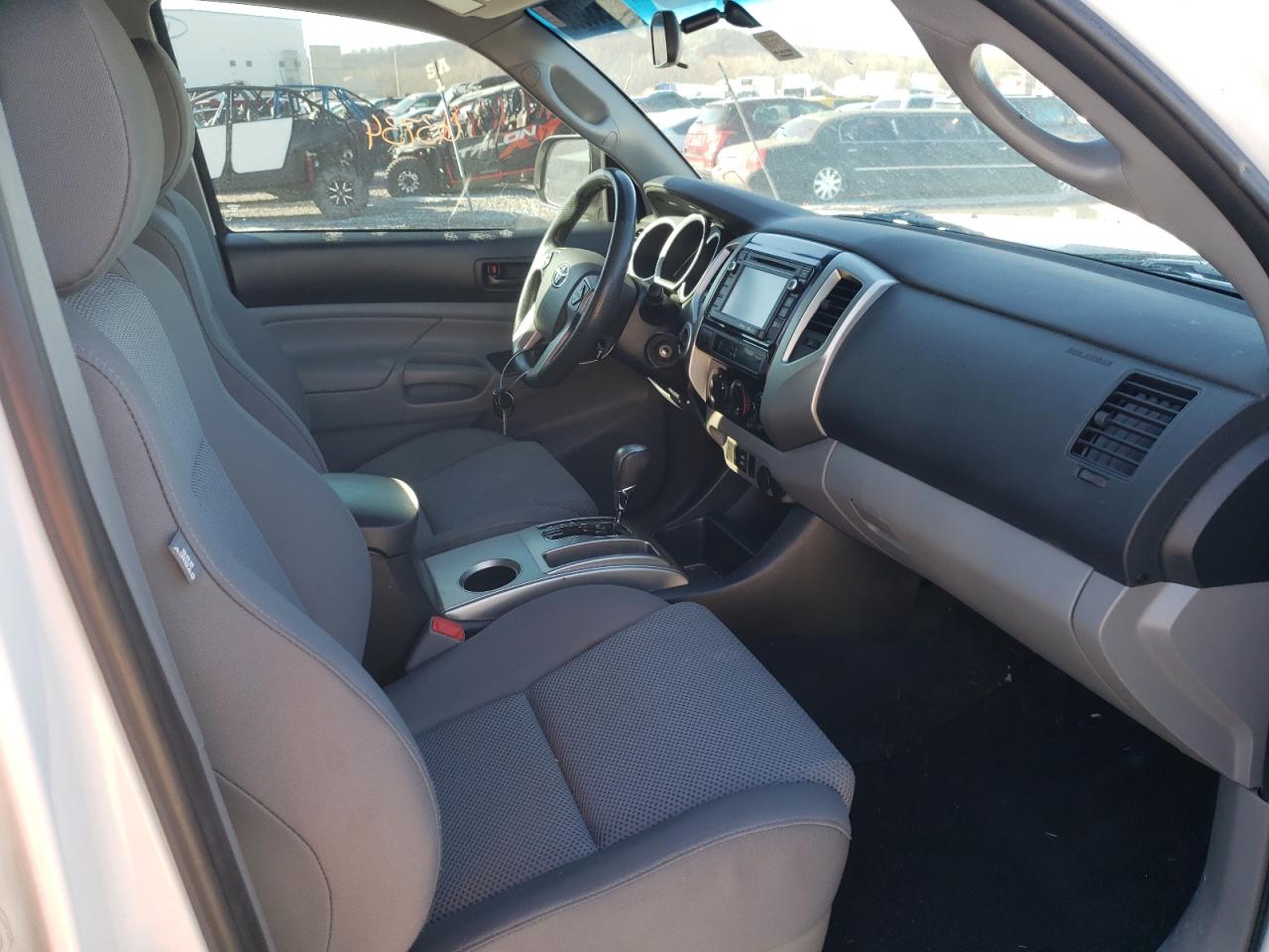 Photo 5 from auction – 2014 TOYOTA TACOMA DOU with VIN 3TMLU4EN5EM143320