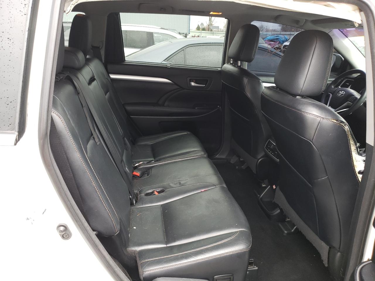 Photo 6 from auction – 2016 TOYOTA HIGHLANDER with VIN 5TDKKRFH5GS135809