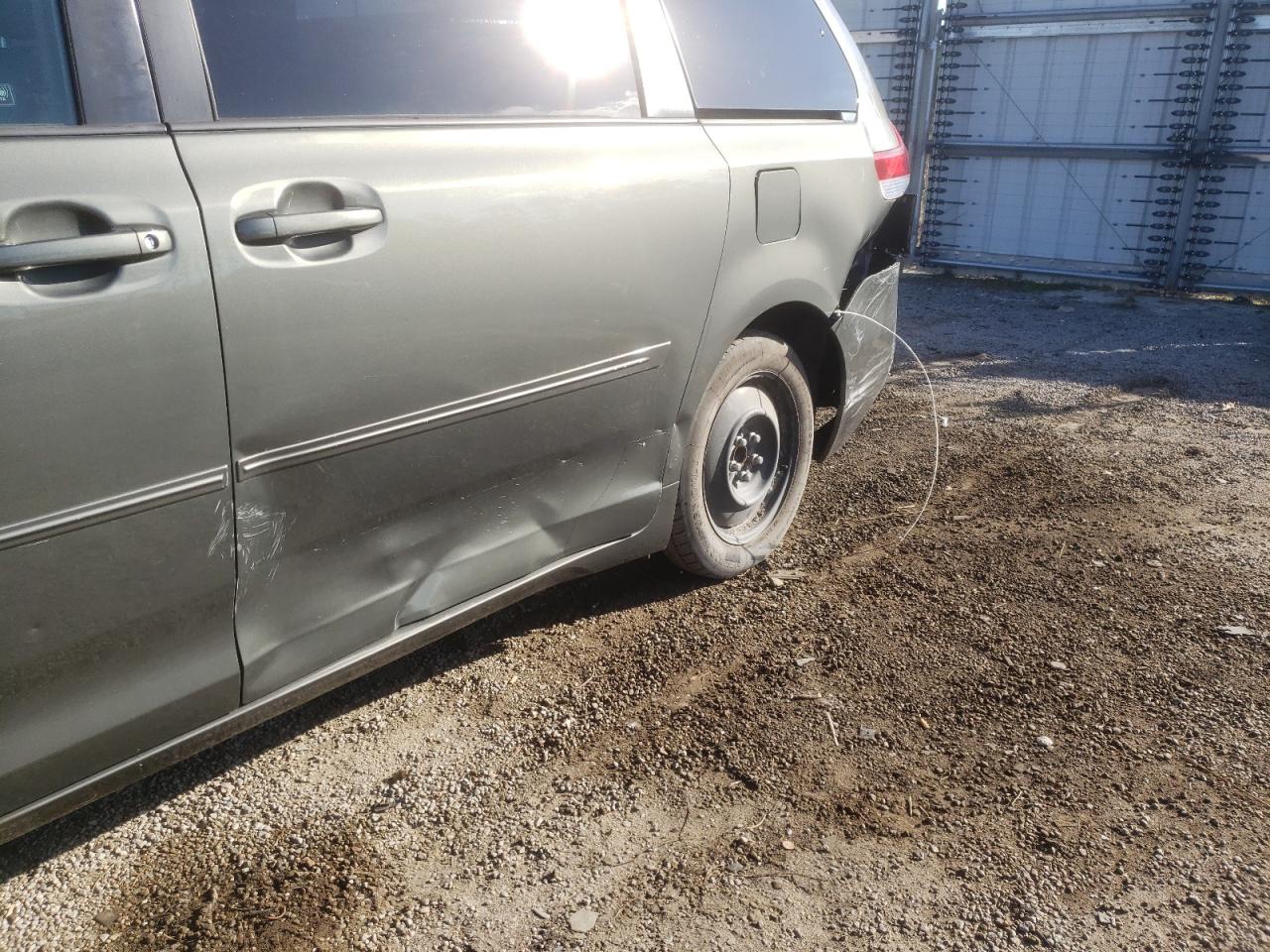 Photo 9 from auction – 2011 TOYOTA SIENNA XLE with VIN 5TDYK3DC0BS164920