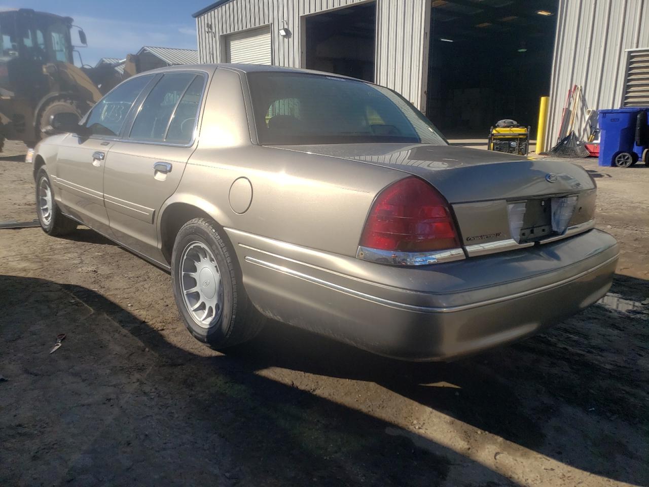 Photo 3 from auction – 2001 FORD CROWN VICT with VIN 2FAFP74WX1X194543