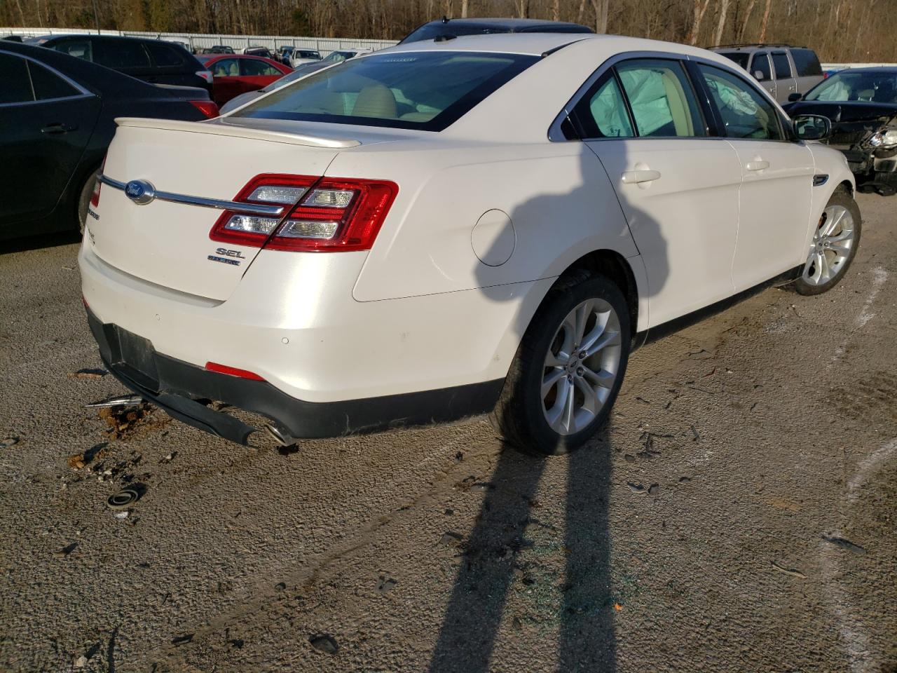 Photo 4 from auction – 2013 FORD TAURUS SEL with VIN 1FAHP2E87DG192500