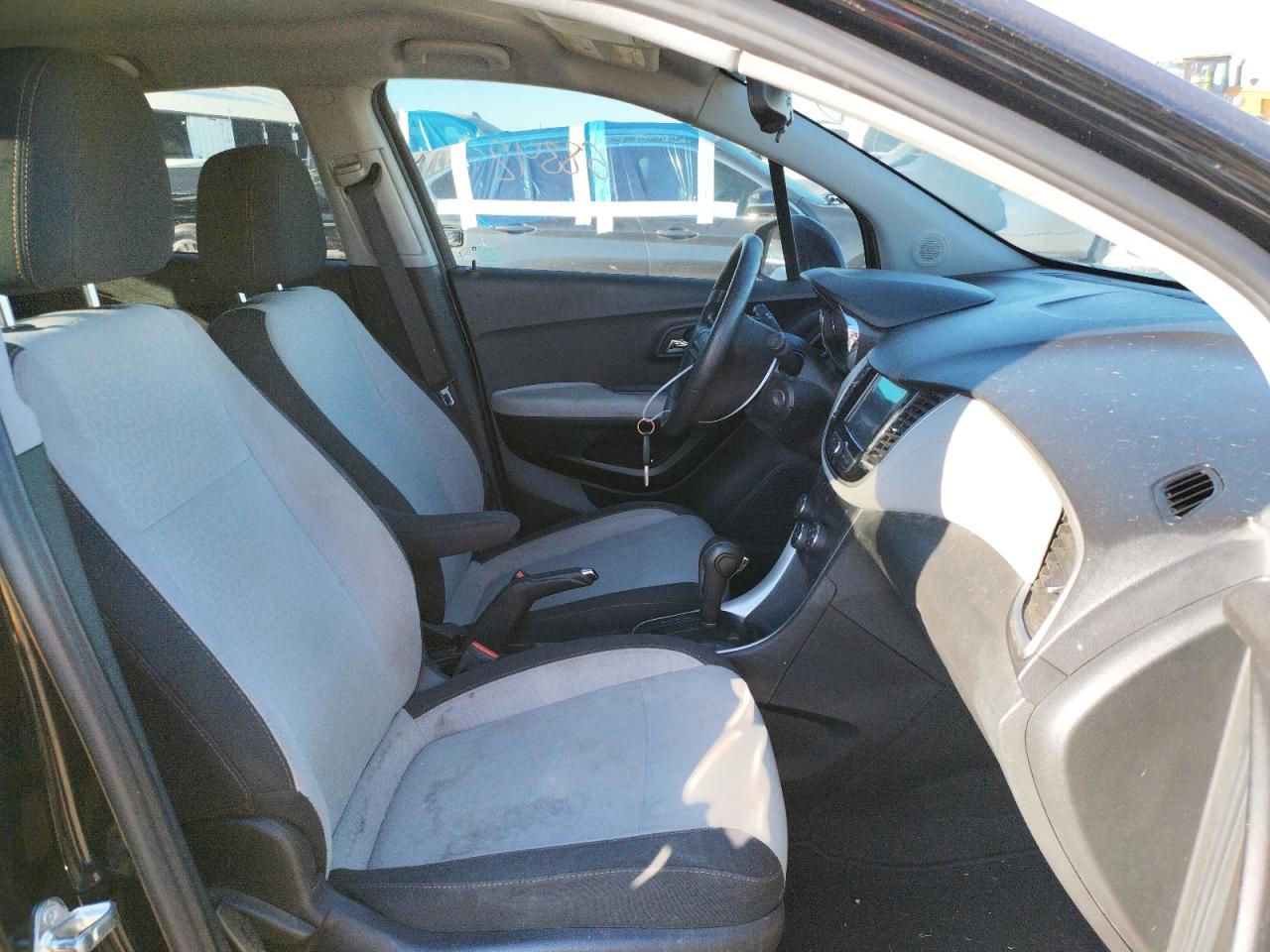 Photo 5 from auction – 2017 CHEVROLET TRAX LS with VIN 3GNCJKSB7HL226255