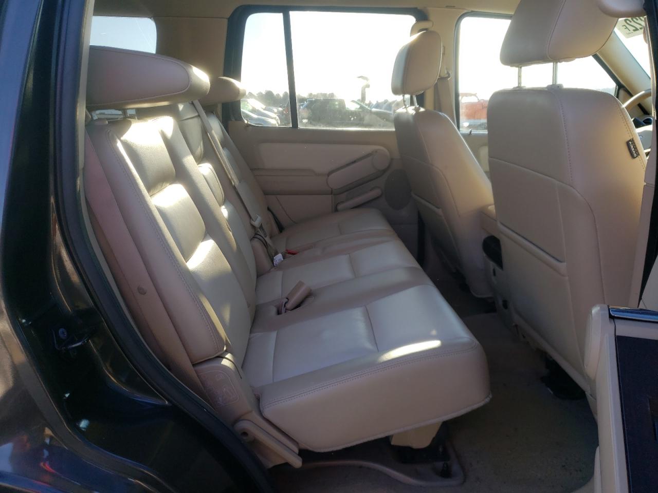 Photo 6 from auction – 2006 FORD EXPLORER L with VIN 1FMEU75806UA38293