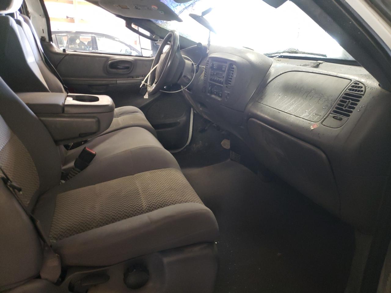 Photo 5 from auction – 2003 FORD F150 with VIN 1FTRX18WX3NB39433