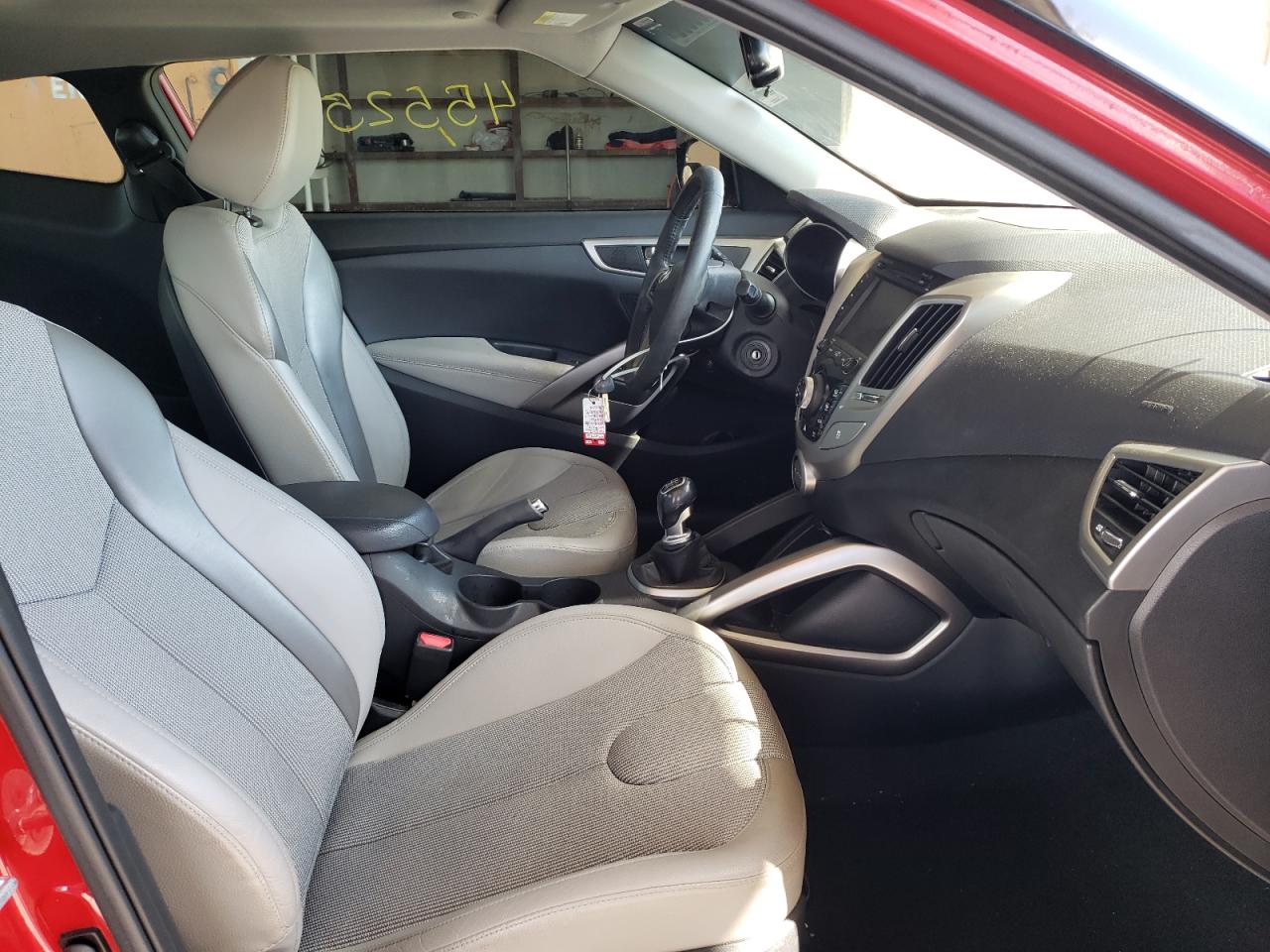 Photo 5 from auction – 2012 HYUNDAI VELOSTER with VIN KMHTC6AD0CU082023