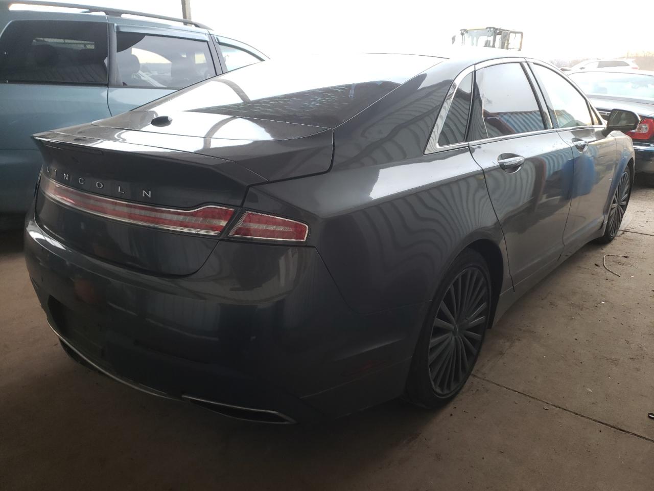 Photo 4 from auction – 2017 LINCOLN MKZ RESERV with VIN 3LN6L5F96HR645912