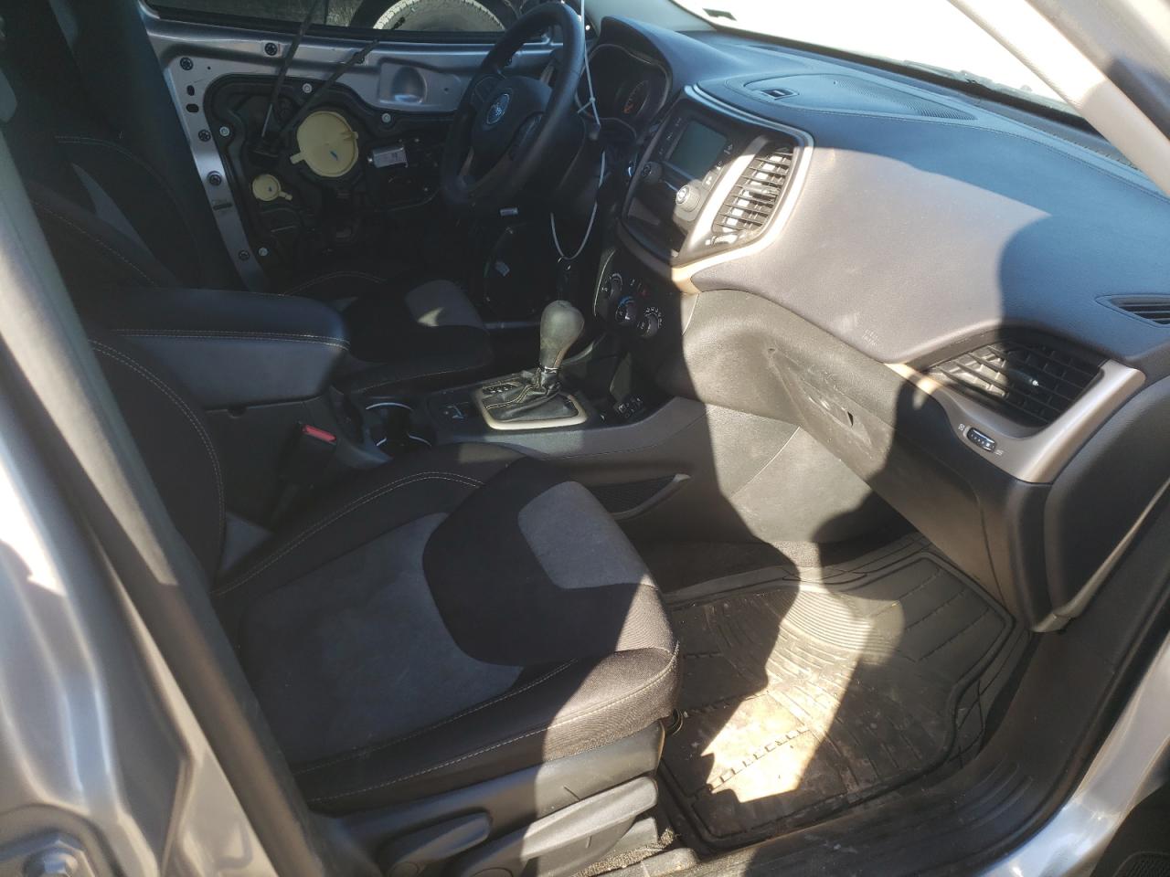 Photo 5 from auction – 2015 JEEP CHEROKEE S with VIN 1C4PJLAB4FW722302