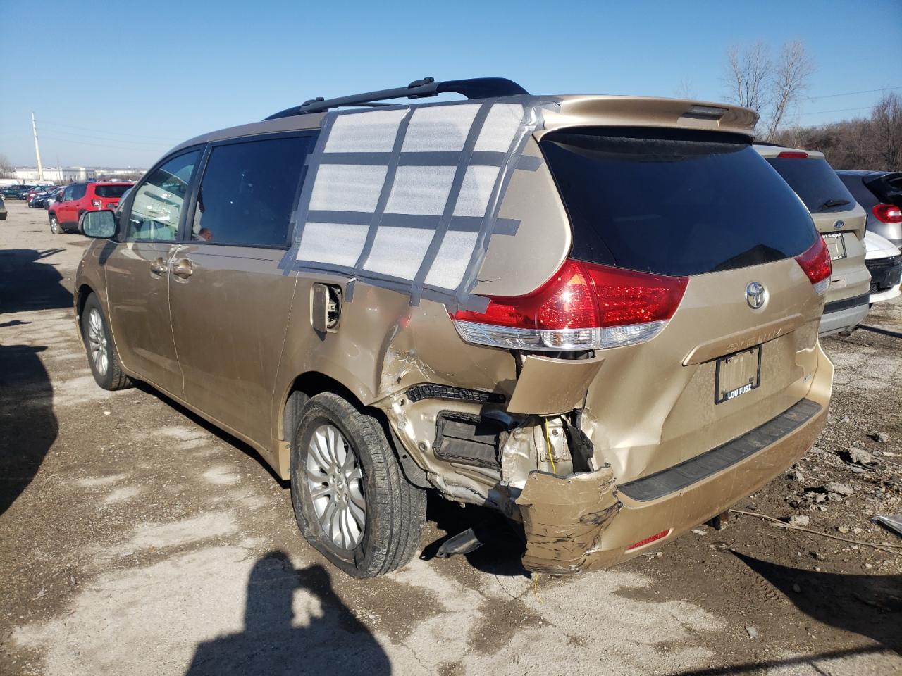 Photo 3 from auction – 2011 TOYOTA SIENNA XLE with VIN 5TDYK3DC5BS040366