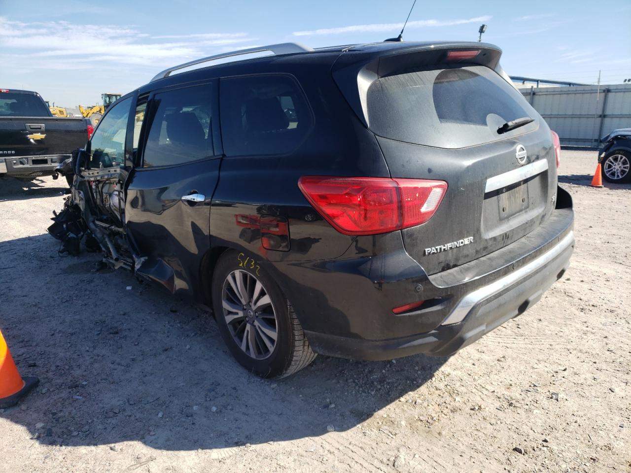 Photo 3 from auction – 2017 NISSAN PATHFINDER with VIN 5N1DR2MN8HC654677